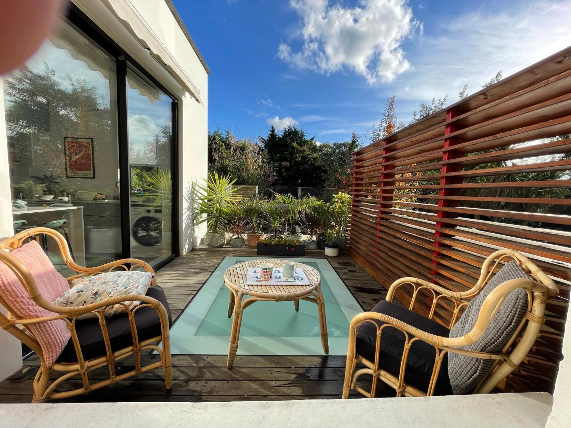 Spacious With Terrace Apartament