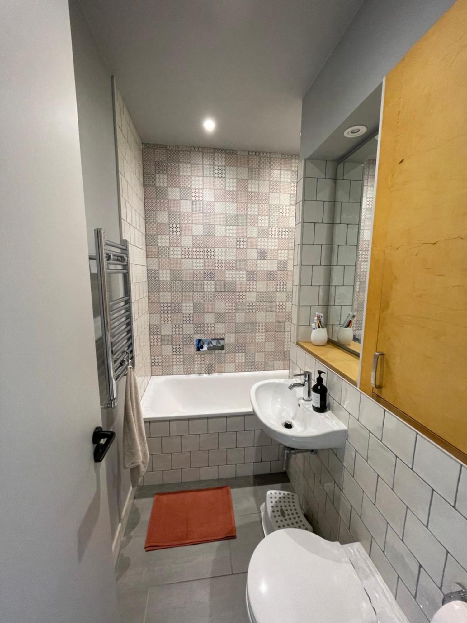 Spacious With Terrace Londra